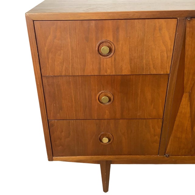 American of Martinsville American of Martinsville Harlequin Diamond Front Triple Dresser, MCM For Sale - Image 4 of 13