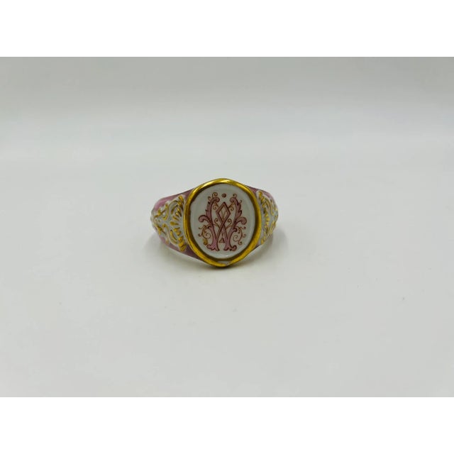 An antique 19th century old paris porcelain napkin ring. Finely decorated with a “W” monogram to center of face, acanthus...