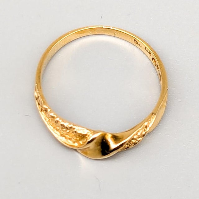Ring, Gold, 18K, 2.14g, Size: 16.75mm, Good condition. Stamped: BEH This piece has an attribution mark, I am sure that it...