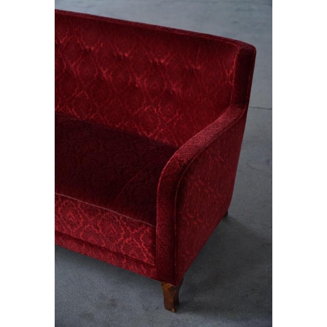 Wood Danish Modern Red Velvet 3-Seater Sofa in the style of Fritz Hansen, 1940s For Sale - Image 7 of 18