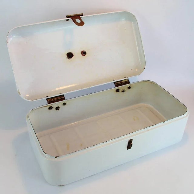 Enameled Iron Baking Box, 1920s, in Good conditions. Designed 1920 to 1949