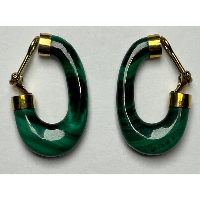 Green 1970s Malachite and 14k Yellow Gold Elongated Hoop Earrings, a Pair - For Sale - Image 8 of 8