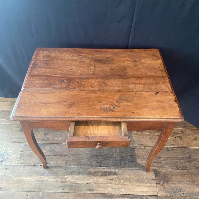 French Louis XV Walnut Side Table or Writing Desk For Sale In Portland, ME - Image 6 of 15