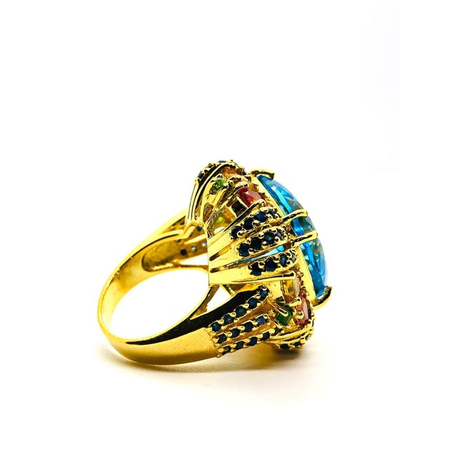 Late 20th Century Bochic “Capri” Vintage Multi Fancy Sapphire and Blue Topaz Cocktail Ring — 18K G For Sale - Image 5 of 8