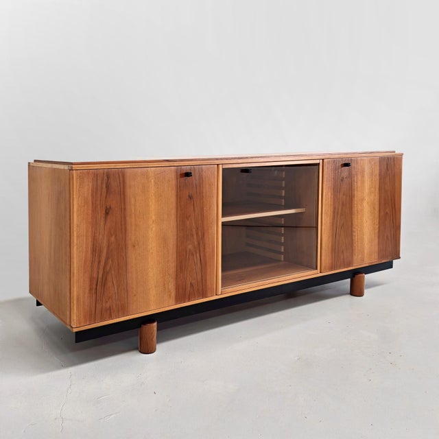 Modern Low TV Cabinet in Light Walnut by Carlo Scarpa for Bernini, 1980s For Sale - Image 3 of 18