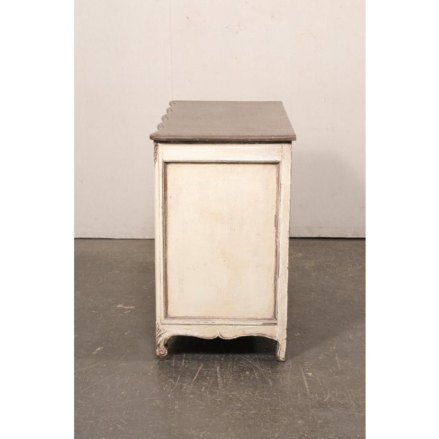 18th C. French Serpentine Commode in Cream For Sale - Image 10 of 12