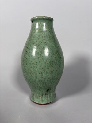 Celadon stoneware vase Longquan Yuan-Ming Dynasty