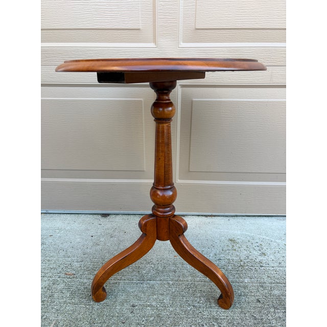 Late 20th Century Late 20th Century Ethan Allen American Colonial Cherry Wood Side Table For Sale - Image 5 of 10