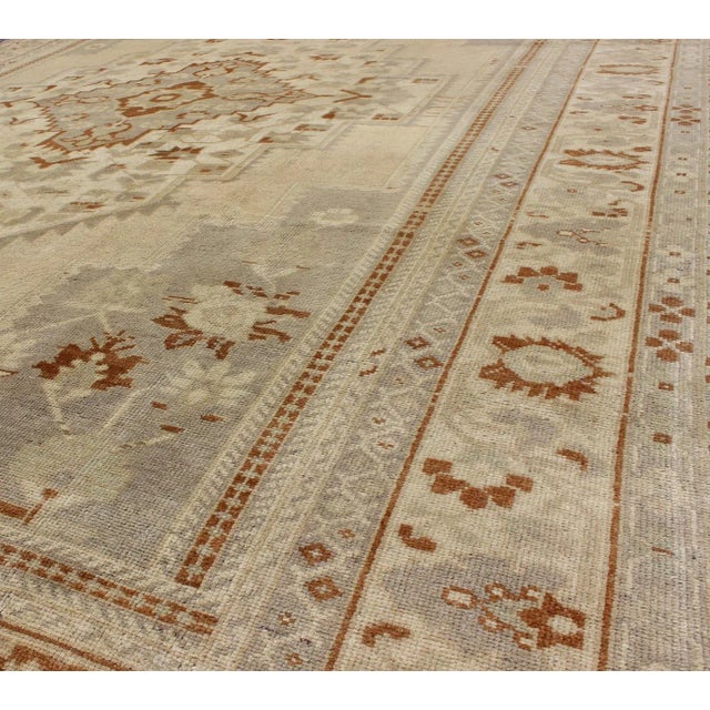 Textile Mid 20th Century Floral Layered Medallion Vintage Turkish Oushak Rug in Cream Ivory Gray For Sale - Image 7 of 10