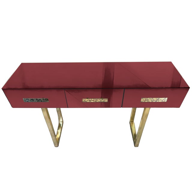 This console table for the living room is an extraordinary piece that fuses modern elegance with traditional...