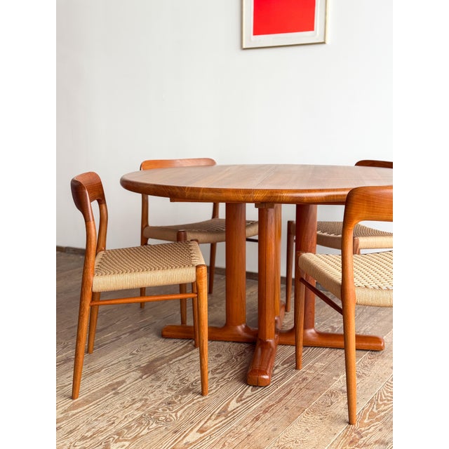 Sculptural Round Extendable Dining Table from Dyrlund For Sale - Image 18 of 18