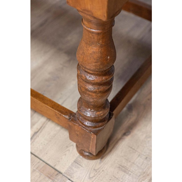 Tuscan 1790s Walnut Refectory Table with Carved Scoop Motifs and Turned Legs For Sale - Image 17 of 18