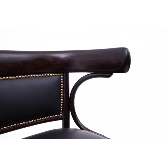 Armchairs: height 77 cm / seat height 46 cm / width 60 cm / depth 50 cm Chairs: height 75 cm / seat height 46 cm / width...