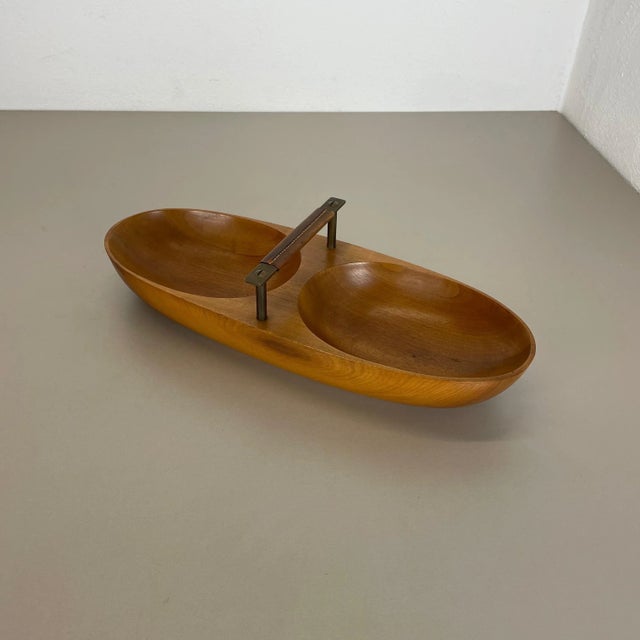 Large Austrian Light Teak Bowl with Brass and Leather Handle by Carl Auböck, 1950s For Sale - Image 3 of 18