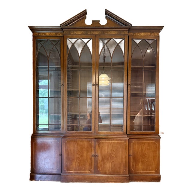 Vintage Baker Furniture Georgian Mahogany Breakfront China Cabinet For Sale