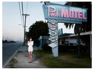 Samuel Hicks, Pink Motel, Sun Valley, California, 2007, Chromogenic Print