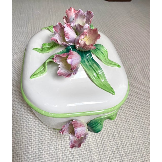 Rustic European Vintage Italian Majolica Tulip Tureen For Sale - Image 3 of 12