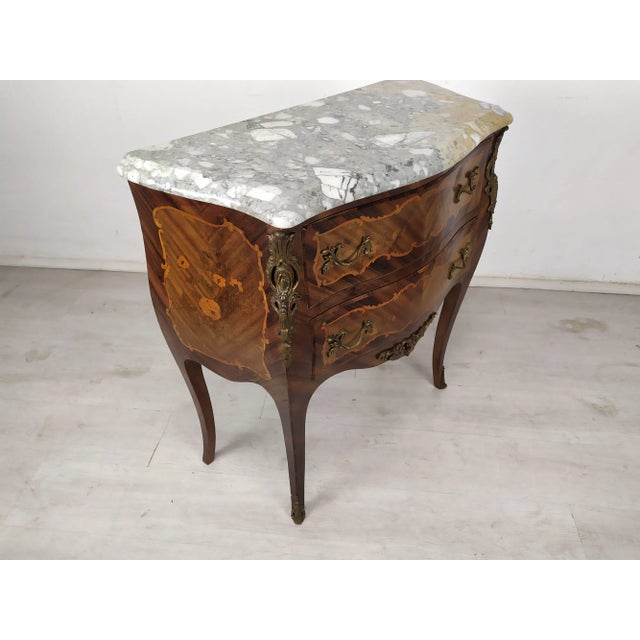 Louis XV Curved Chest of Drawers For Sale - Image 4 of 18