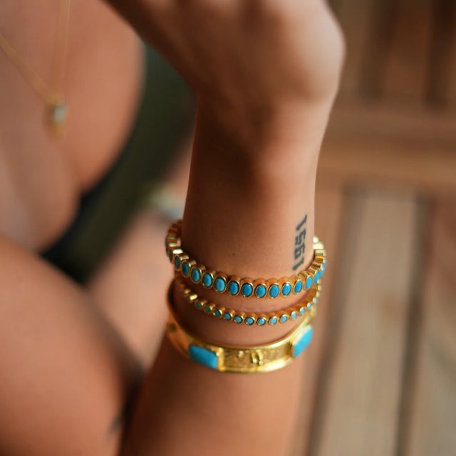 Turquoise Gemstone & Gold Dainty Bangle Bracelet For Sale In Miami - Image 6 of 8