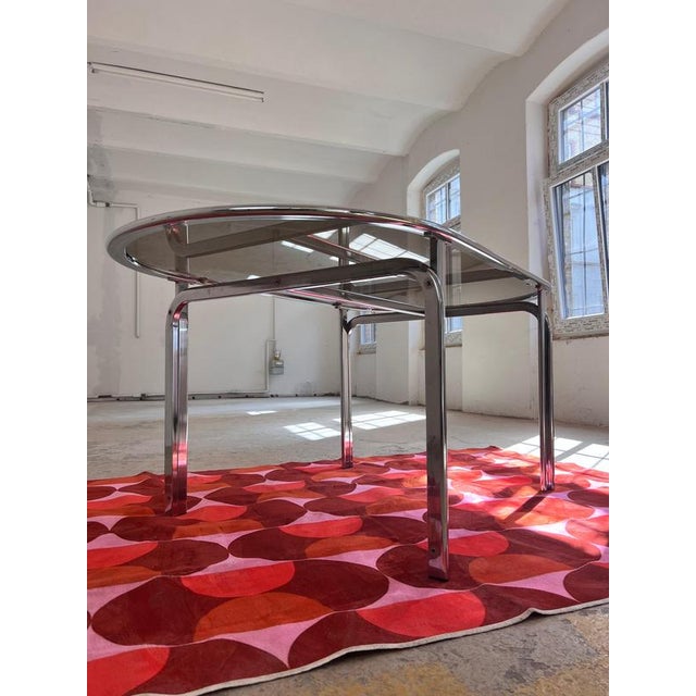 This oval dining table is a dazzling statement of the Space Age, impressing with its striking, futuristic lines. The...