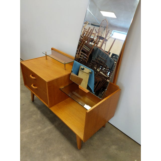 1960s Vintage Mid Century Modern Oak Vanity / Dressing Table by G Plan For Sale - Image 5 of 8