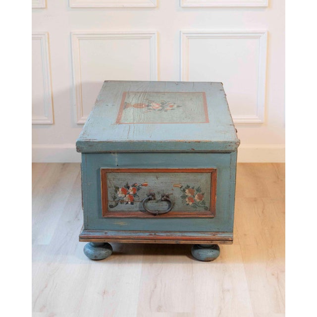 Early 19th Century Early 19th-Century Alpine Painted Chest in Fir with Floral Decoration For Sale - Image 5 of 14