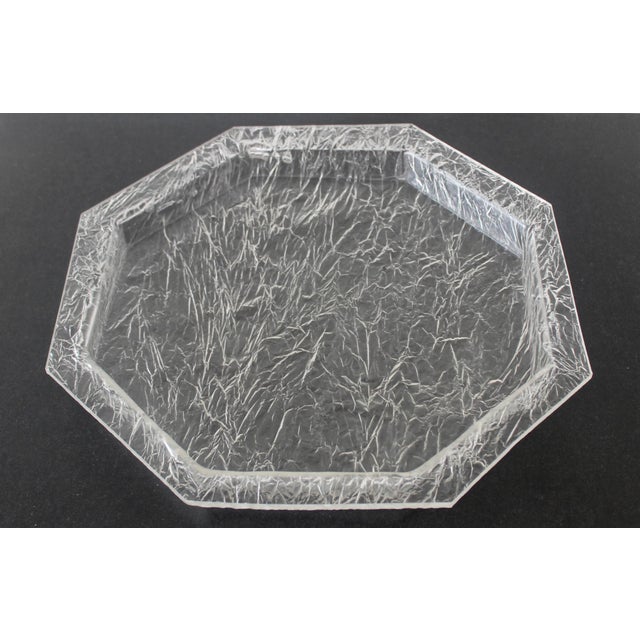 Mid-Century Modern Willy Rizzo Style Crackle Ice Effect Lucite Octagonal Serving Tray Vintage For Sale - Image 3 of 12