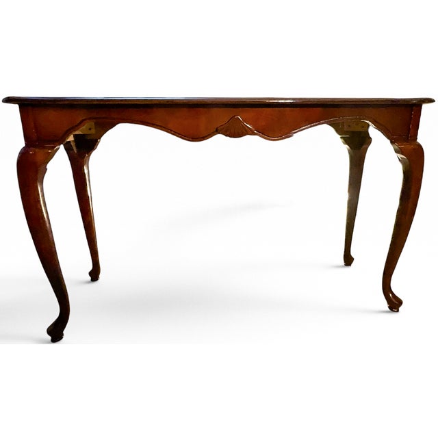 Late 20th Century Queen Anne Style Carved Shell Inlaid Banded Mahogany Console Sofa Table With Pad Feet For Sale - Image 4 of 18