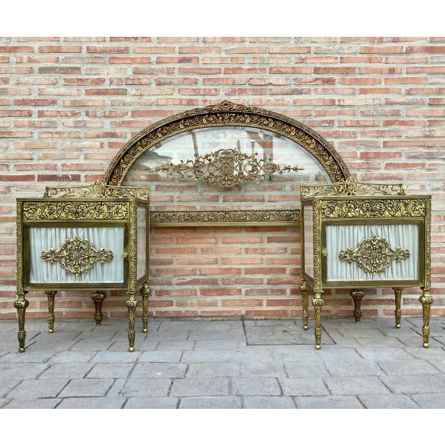 19th Century French Belle Époque Bed and Vitrine Nightstands in Bronze, Glass & Iron, Set of 3 For Sale - Image 11 of 18