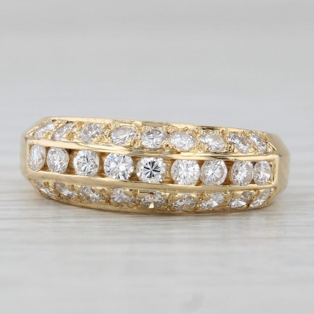 Modern 0.98ctw Diamond Wedding Band 18k Yellow Gold Size 6 Anniversary Ring For Sale - Image 3 of 8