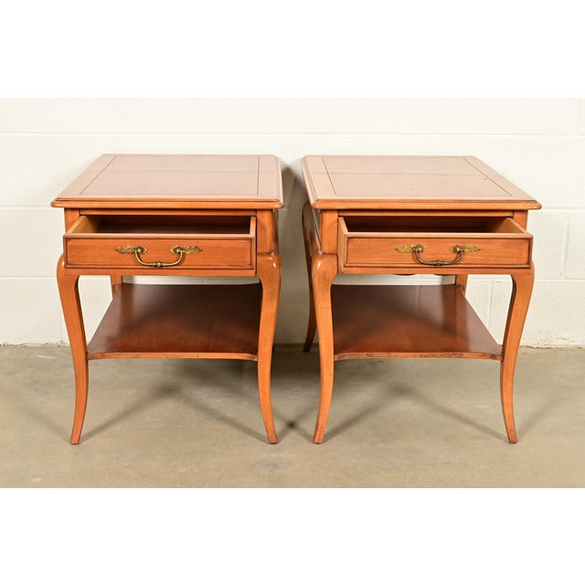 1970s Hekman French Provincial Louis XV Carved Walnut Nightstands or Side Tables, Pair For Sale - Image 5 of 16