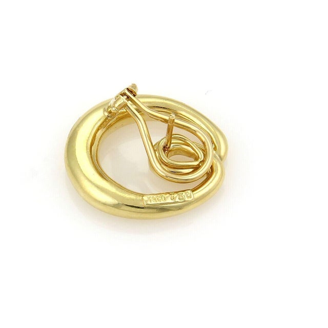 Late 20th Century Tiffany & Co. Double Loop Open Oval 18k Yellow Gold Earrings For Sale - Image 5 of 5