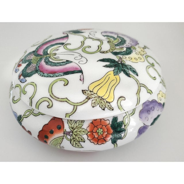 Mid 20th Century Vintage Chinese Ceramic Box With Butterflies For Sale - Image 5 of 9