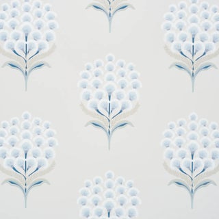 SAMPLE - Schumacher Aurelia Wallpaper In Porcelain For Sale