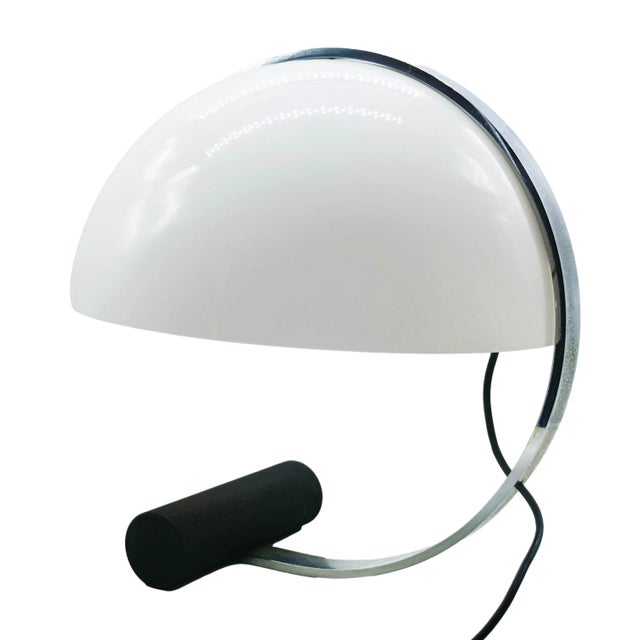 Space Age table lamp in chromed metal and white methacrylate by Stilnovo for Artimeta. Italia 1970 in the style of Joe...