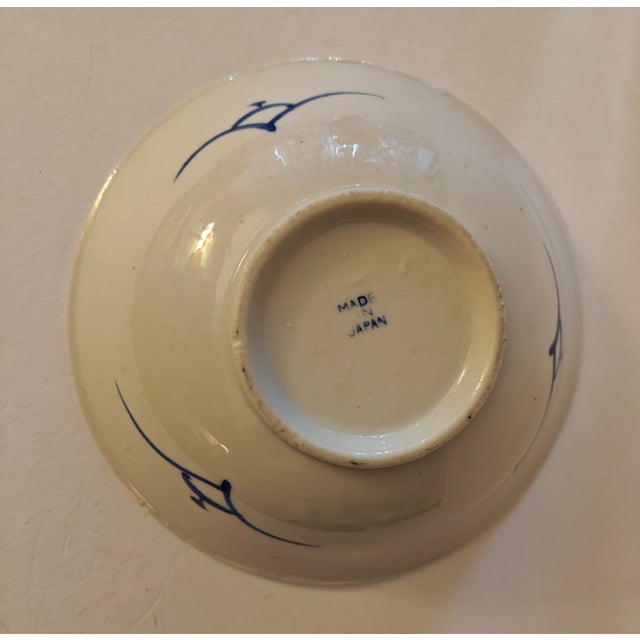 For your consideration is a beautiful hand-painted, Japanese porcelain bowl featuring a vibrant tropical fern leaf design...