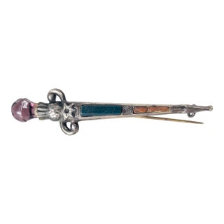 Early 20th Century English Scottish Sterling Silver Dirk Pin With Jasper and Amethyst Glass For Sale