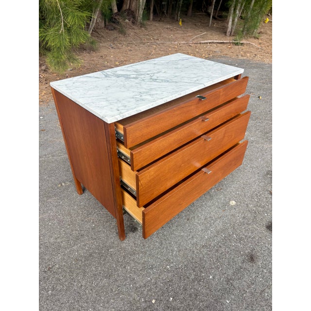 1960s Florence Knoll for Knoll Walnut Four-Drawer Dresser With Marble Top For Sale In Miami - Image 6 of 11