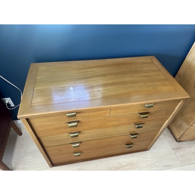 Mid-Century Modern 1940s Drexel ‘Precedent’ 6 Drawer Lowboy by Edward Wormley, Attributed For Sale - Image 3 of 9