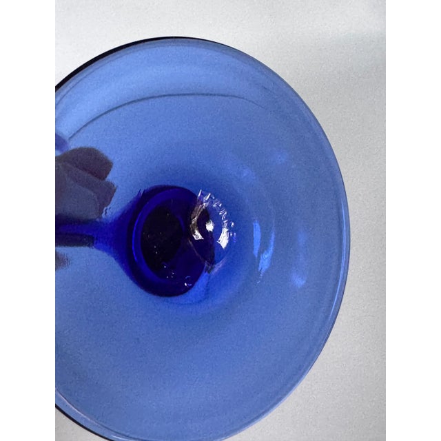 1990s Vintage Set of 8 French Cobalt Blue Arcoroc France Martini or Champange Glasses For Sale - Image 5 of 10