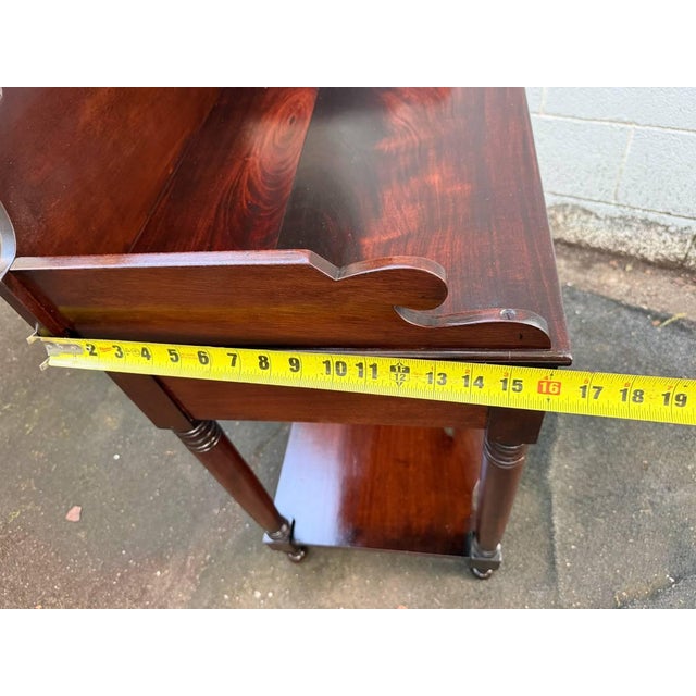 Antique 19th Century Early American Empire Style Mahogany One Drawer Wash Stand Side Table For Sale - Image 13 of 15