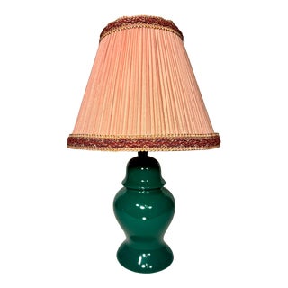 Vintage Midcentury Emerald Green Small Ginger Jar Lamp With Pink Pleated Shade For Sale
