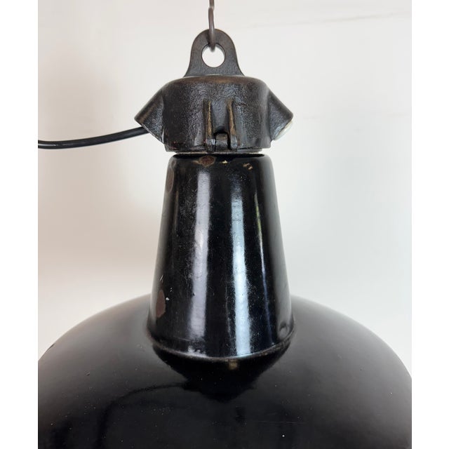 Mid-Century Modern Industrial Black Enamel Factory Lamp with Cast Iron Top, 1950s For Sale - Image 3 of 18