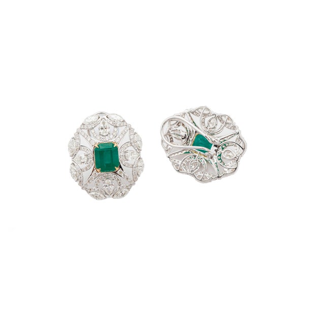 Gemstone Natural Zambian Emerald 6.80cts & Diamond 7.29cts Earring in 18k gold For Sale - Image 7 of 18