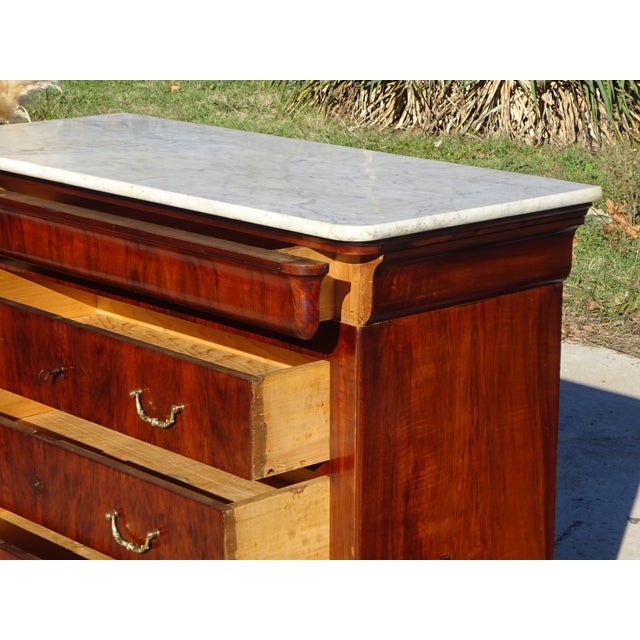 Antique Restoration Chest of Drawers in Mahogany Veneer with White Marble Top For Sale - Image 17 of 18