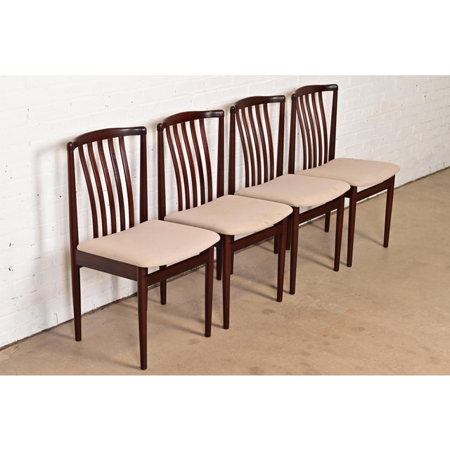 Vamdrup Stolefabrik Danish Modern Sculpted Solid Rosewood Dining Chairs by Vamdrup Stolefabrik, Set of Four For Sale - Image 4 of 11