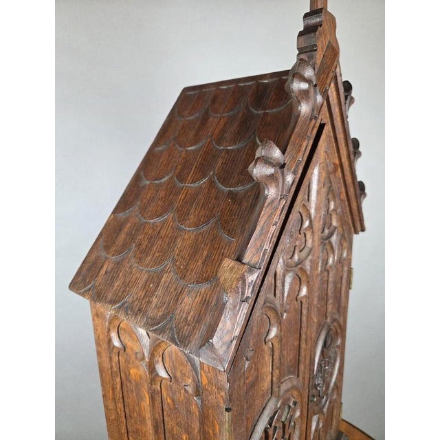 Neo-Gothic Tabernacle in Carved Oak, 1900s For Sale - Image 6 of 8