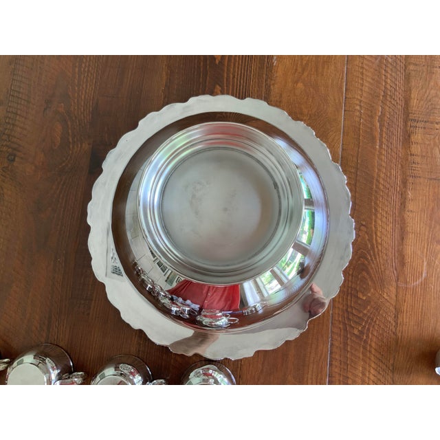 Vintage Oneida Silverplate Punch Bowl Set – 12 Cups & Ladle. See My Photos for Versatility! Traditional, Southern & Palm Beach Regency Hosting. For Sale In New Orleans - Image 6 of 12