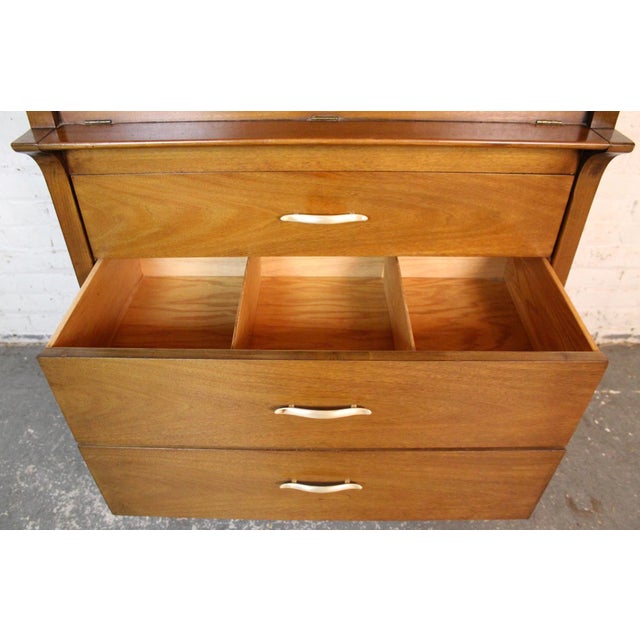 Brown Mid 20th Century K12 Man's Chest by John Van Koert for Drexel 'Profile' Collection For Sale - Image 8 of 18