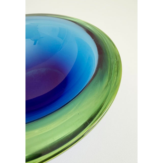 Murano Seguso Vetri Murano Sommerso Glass Bowl, 1960s Italy, Attributed For Sale - Image 4 of 13